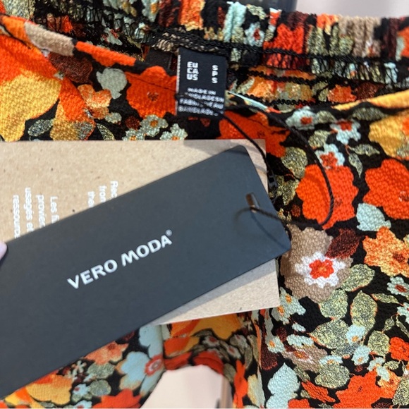NWT Vero Moda Floral Long Sleeve Crop Top Small - Picture 3 of 4